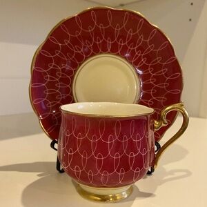 EUC VTG ROYAL ALBERT BONE CHINA TEACUP AND SAUCER IN CREAM AND BURGUNDY